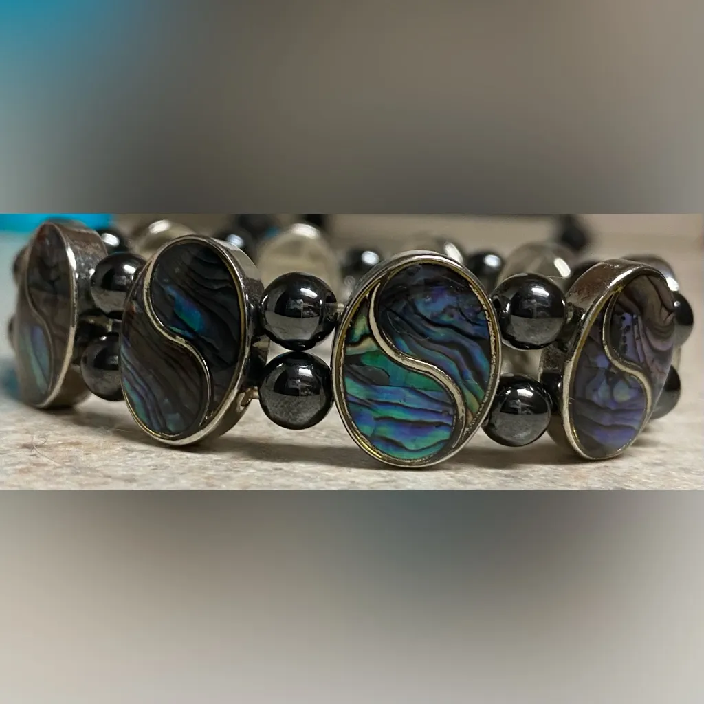 Equilibrium Chakra Abalone & Hematite Oval Disc Stretch Bracelet Silver - Image 2