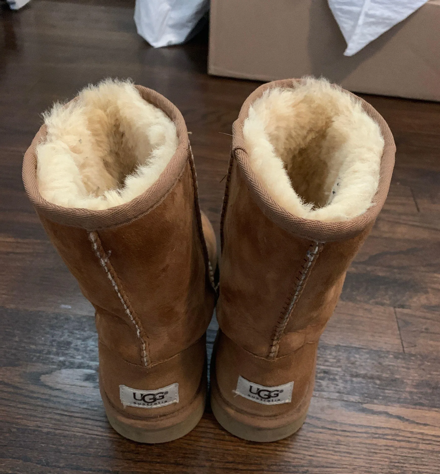 UGG Classic Short Boot - Image 3