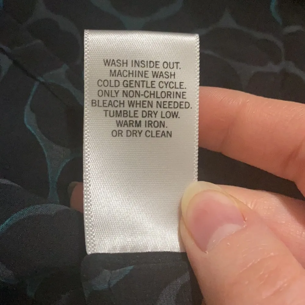 Banana Republic Factory geo print pleat accent sheer blouse size S - Image 9