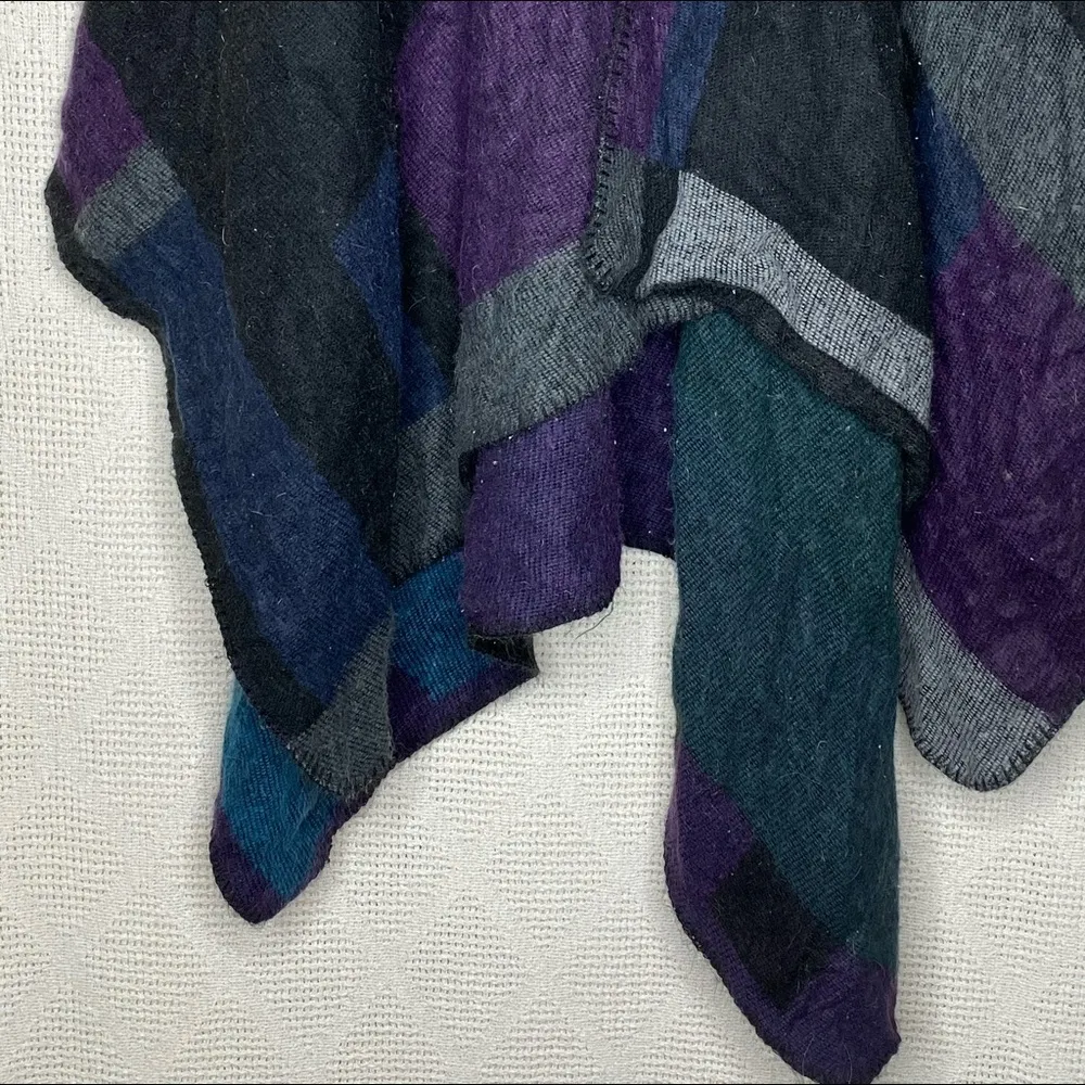 Steve Madden Acrylic‎ Poncho Cape - Image 8