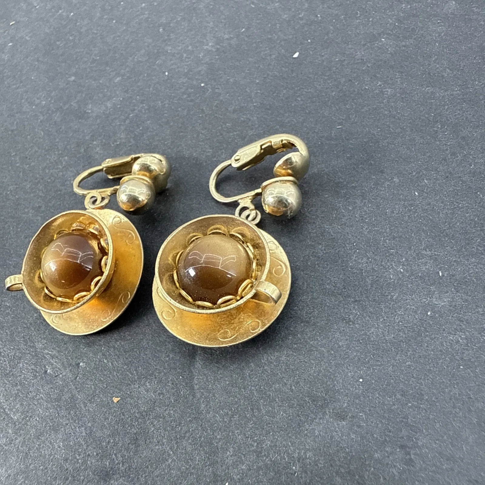 Vintage Sarah Coventry Clip On Gold Tone Coffee/ Tea Cup Cabochon Dangle Earring - Image 2