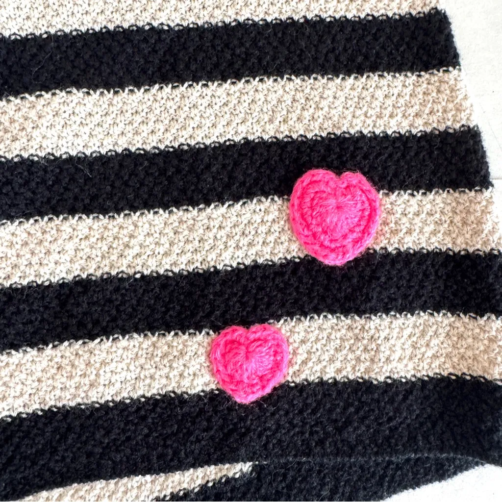 NWT Lisa Todd Summer Lovin’ black/cream stripe heart knit shorts sz Medium Black - Image 7