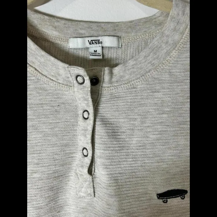 VANS Crop Long‎ Sleeve Shirt with 3 Snap details in Oatmeal unisex M - Image 2