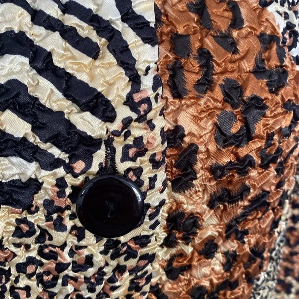 Analogy animal print button up jacket. Black - Image 3