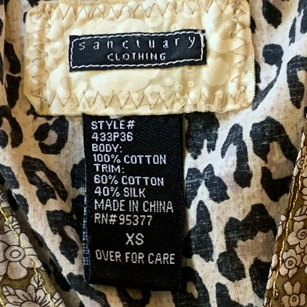 Sanctuary top women’s XS animal print brown black tan tie backV-neck gol… - Image 2