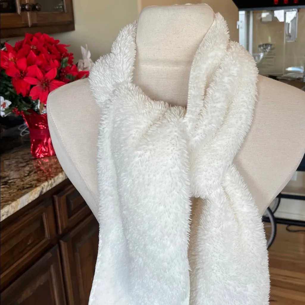 Old Navy Off White Fleece Winter Scarf - Image 2