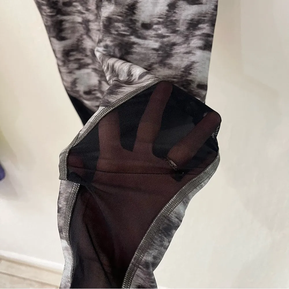 Under Armour Camo Mesh Compression Crop Ankle Legging XS - Image 5