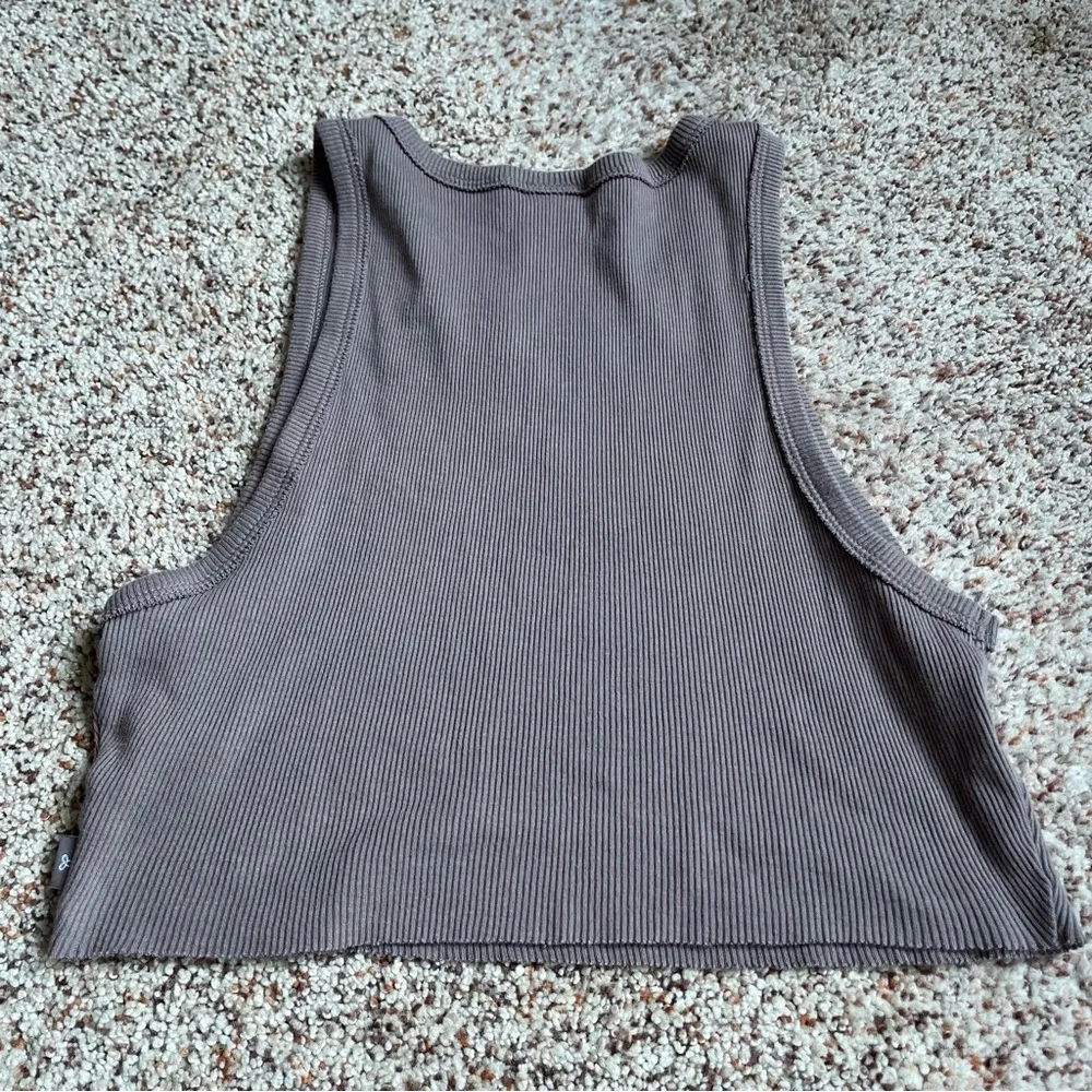 Aritzia TNA Ribbed Crop Tank - Image 3