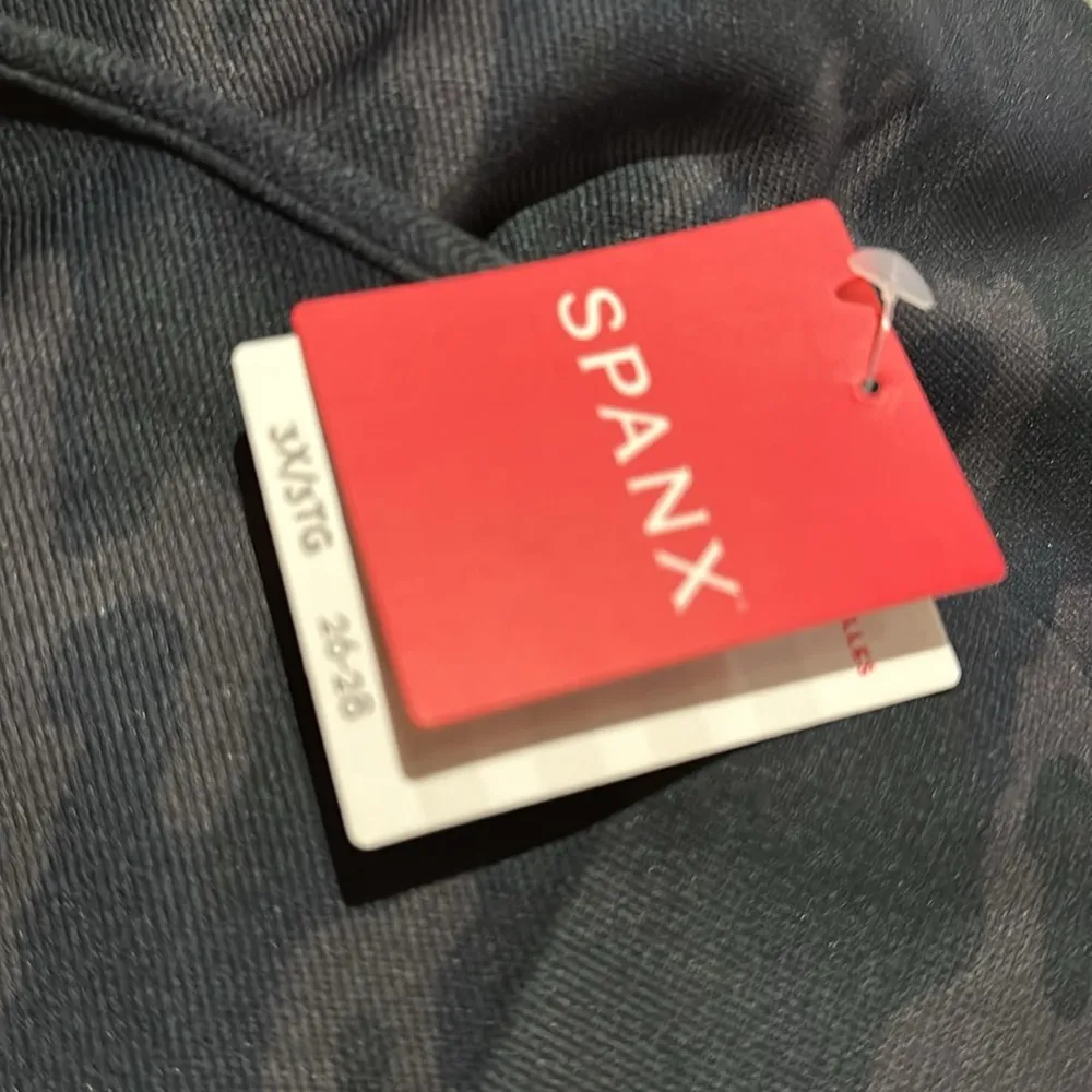 NWT SPANX Look at Me Now Bike Short COLOR: BLACK CAMO - Image 8