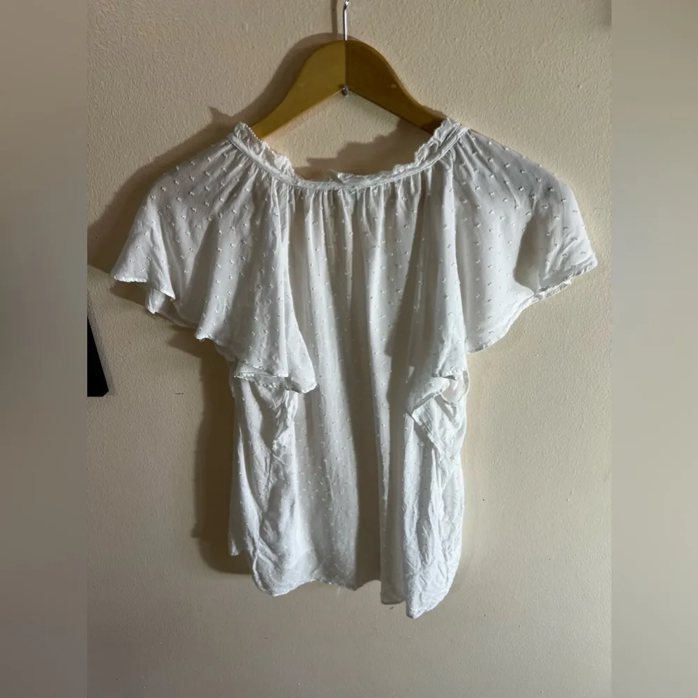 H&M | Flutter or butterfly Sleeve White Button Up Blouse | 3 buttons in from - Image 4