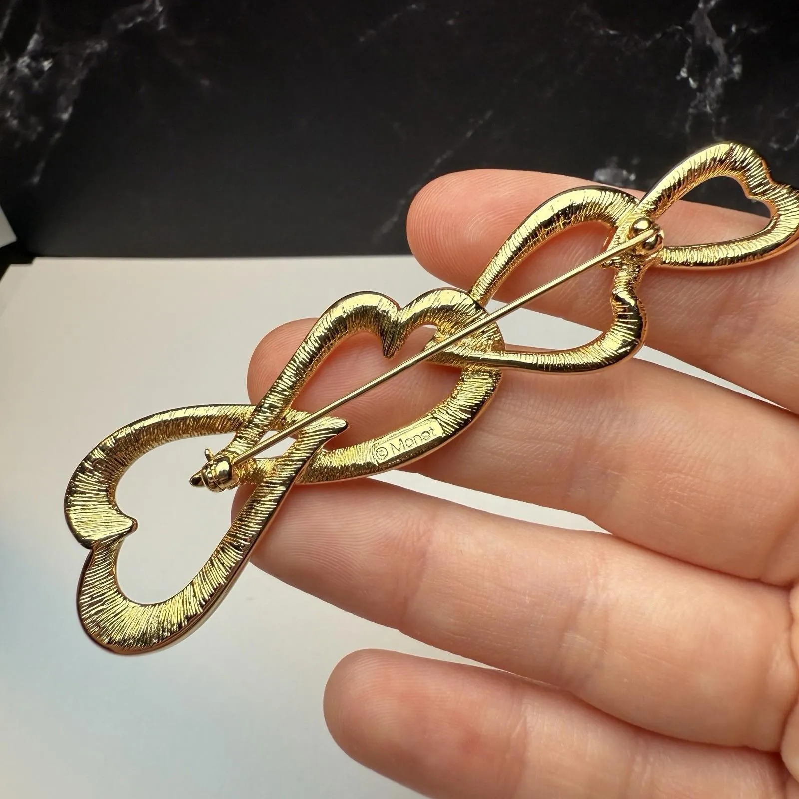 Monet Interlocking Hearts Shiny Gold Tone Brooch Pin Signed Vintage - Image 13