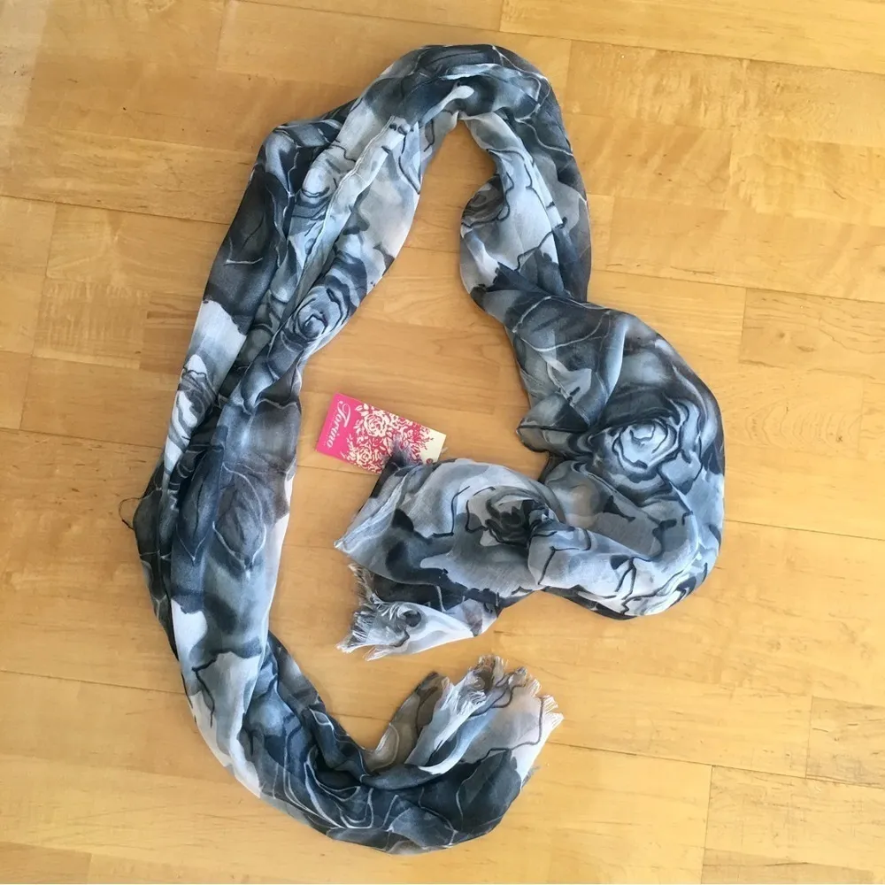 Floral Semi - Image 12