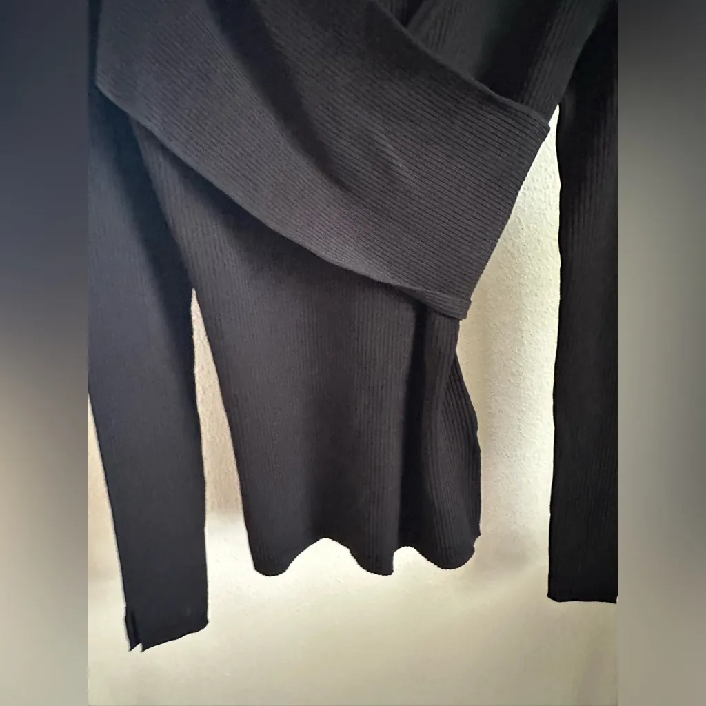 JASON WU COLLECTION V-Neck Black Ribbed Sweater. - Image 9