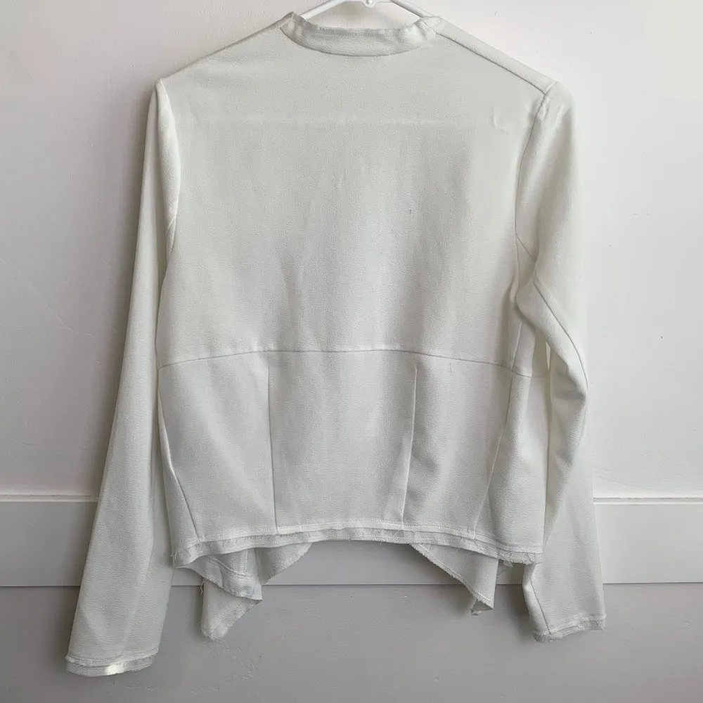 Jack By BB Dakota White Asymmetrical Distressed Hem Open Cardigan - Image 2