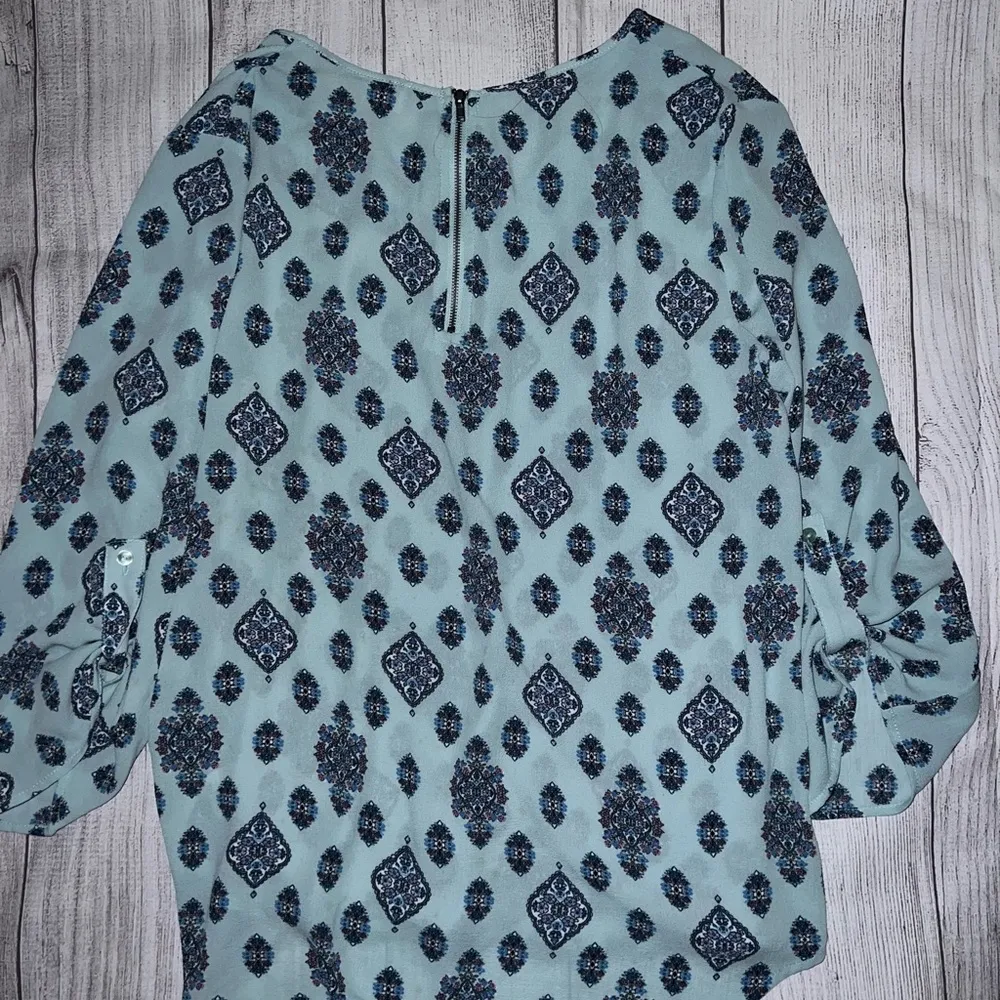 Pink Republic size large turquoise geometric print pullover top. - Image 3