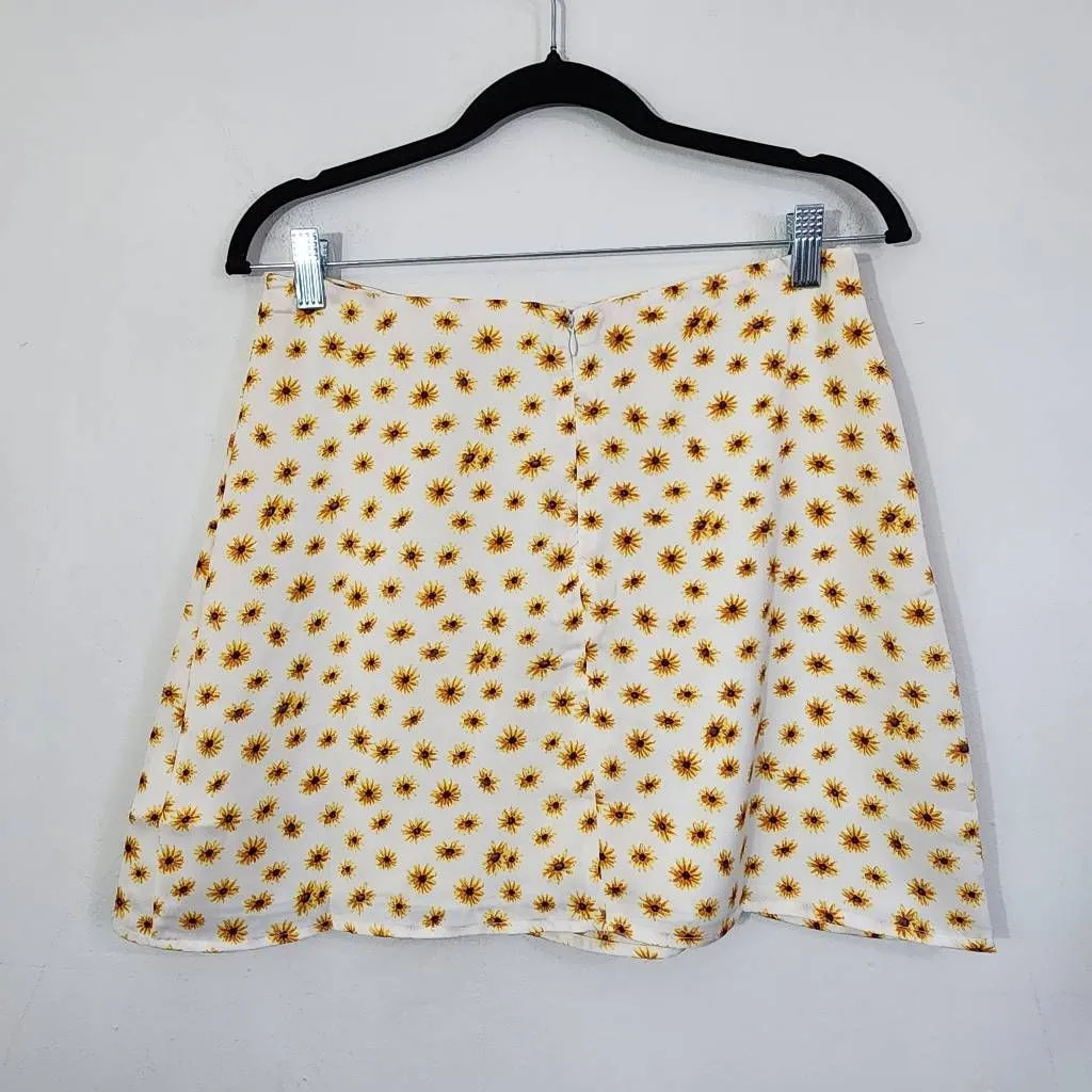 WeWoreWhat Daisy Print Mini Skirt NWT Size Medium Floral Coquette Skirt - Image 5