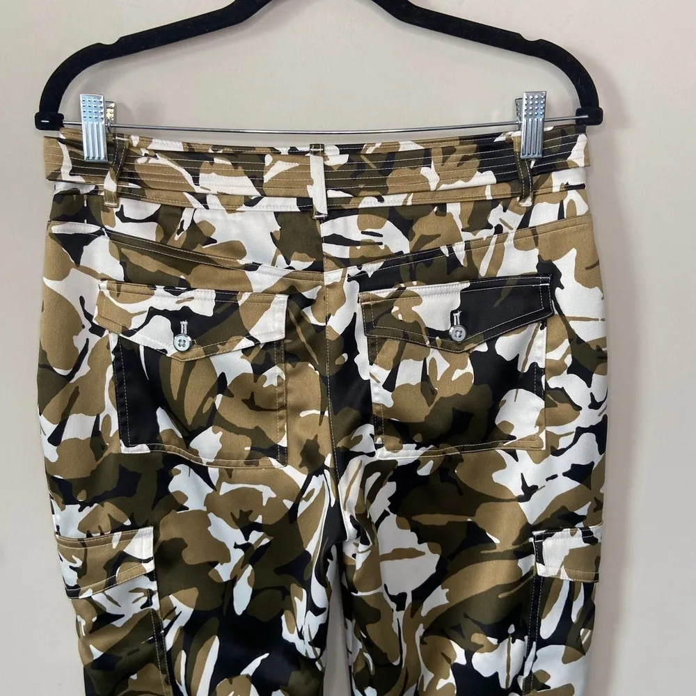 Chico’s Olive Green Camouflage Floral Print Cargo Cropped Pants Sz 0 - Image 9