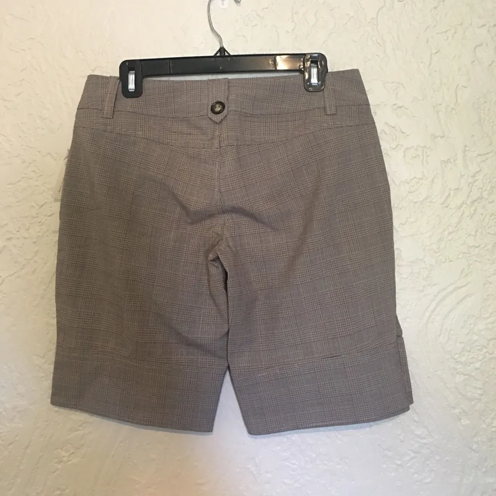 Light Brown Plaid Cropped Shorts Size 29 - Image 2