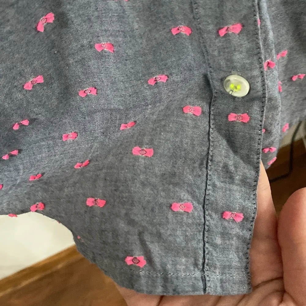 Splendid chambray shirt box pleat back with neon pink clip dot pattern size S - Image 10