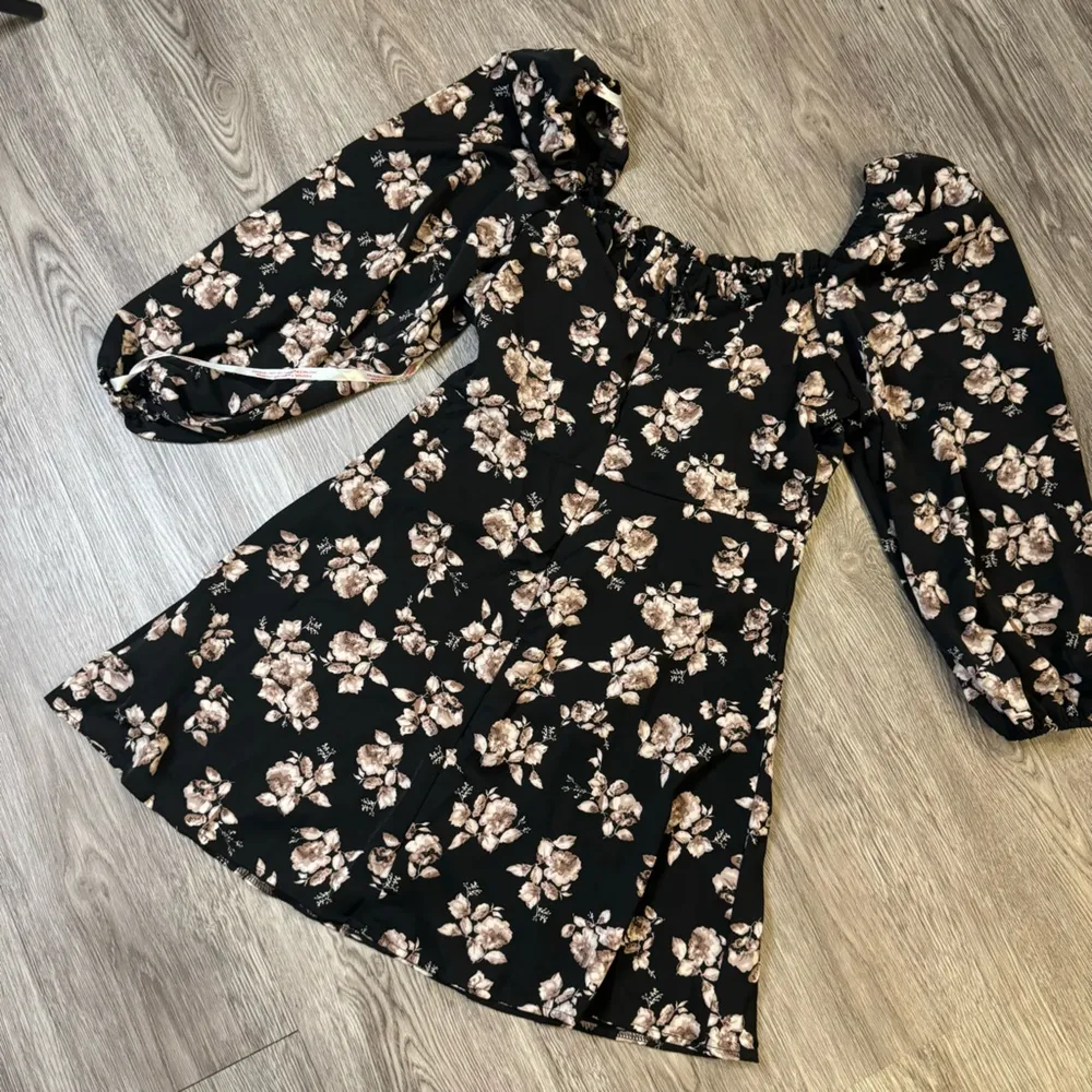 floral balloon sleeve floral mini dress in black/ size 12 - Image 2