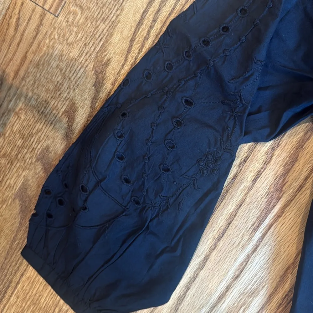 Old Navy, black eyelet button down blouse - Image 3