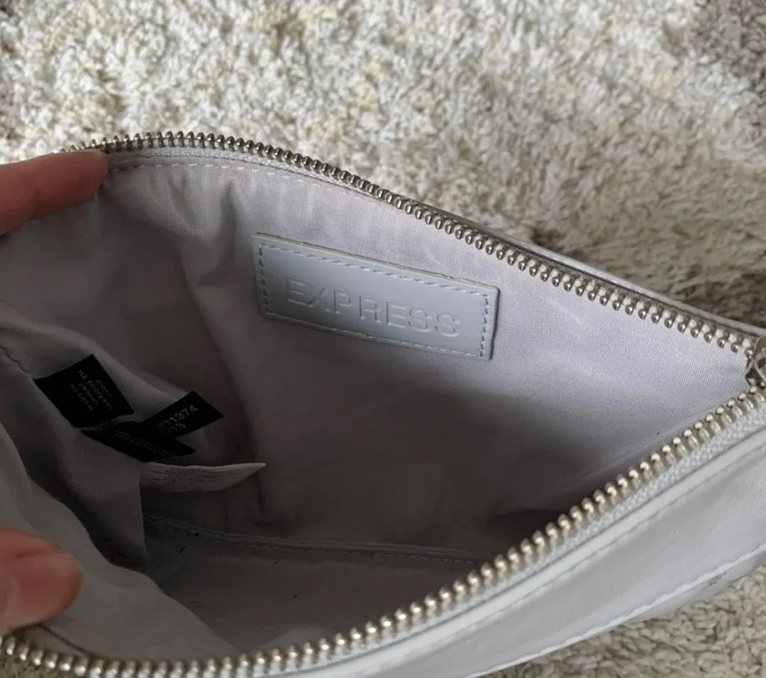 Light Grey Quilted Wristlet Clutch NWOT - Image 4