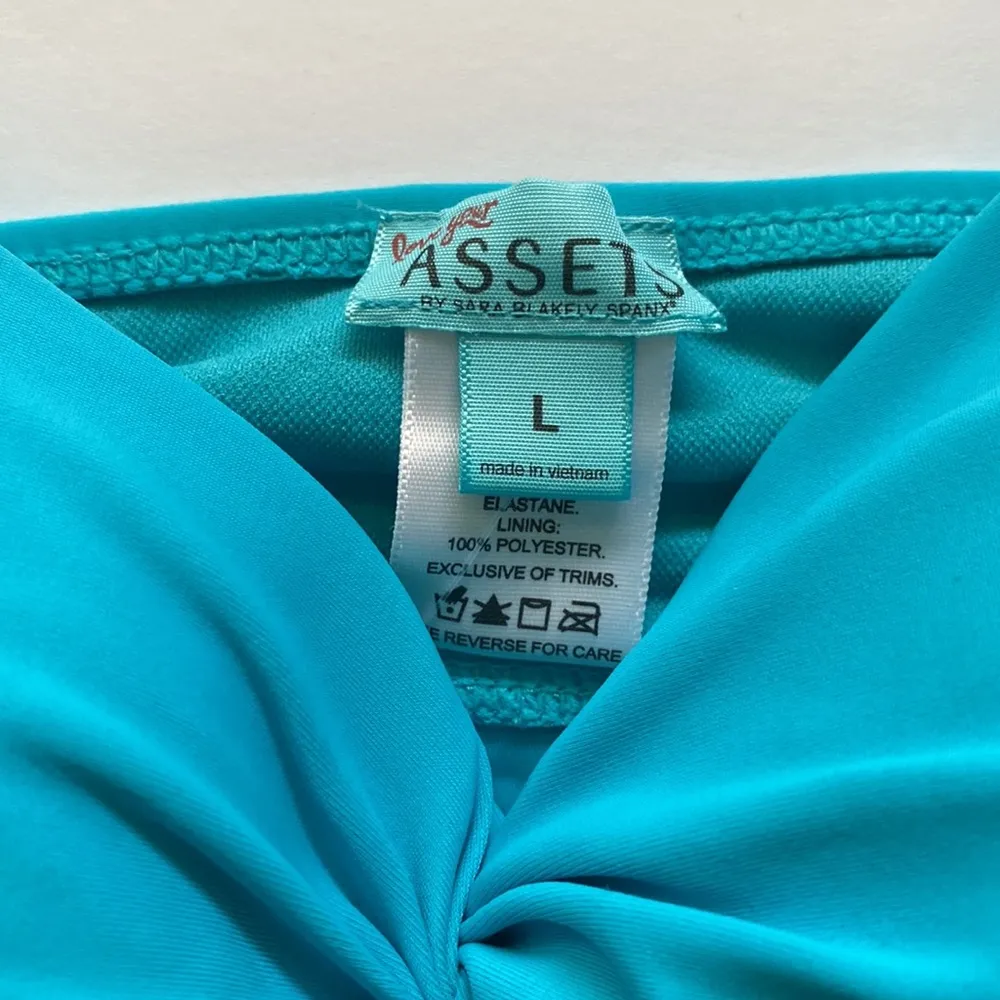 Spanx Assets padded tankini swim top, size large - Image 3