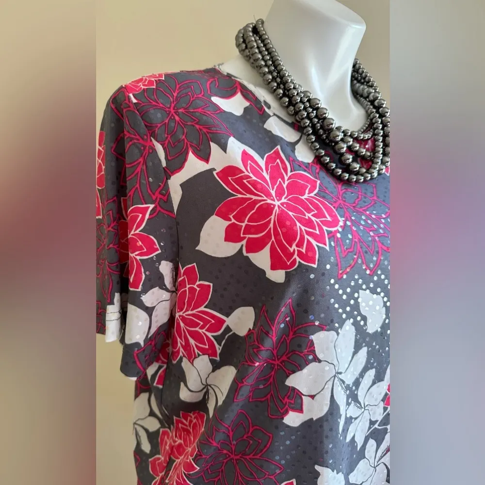 Bon Worth NWT Gray Pink White Sequence Floral Print Blouse Short Sleeves SZ MP - Image 2