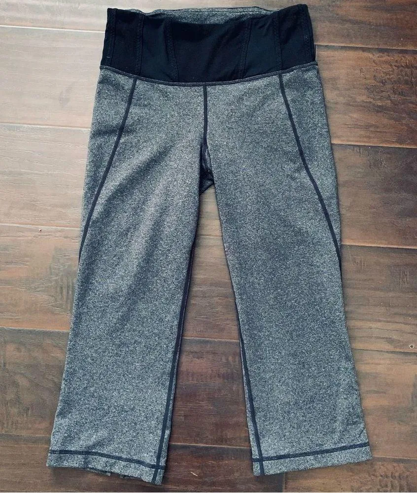 Lululemon Heathered Black Tadasana Back Slit Crop Leggings Tights | Size: 6 - Image 4