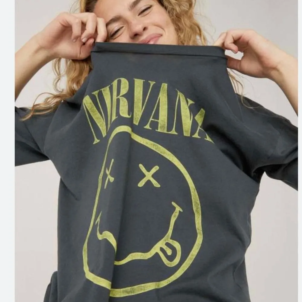 Daydreamer Nirvana Smiley Merch Tee - Medium - Image 9