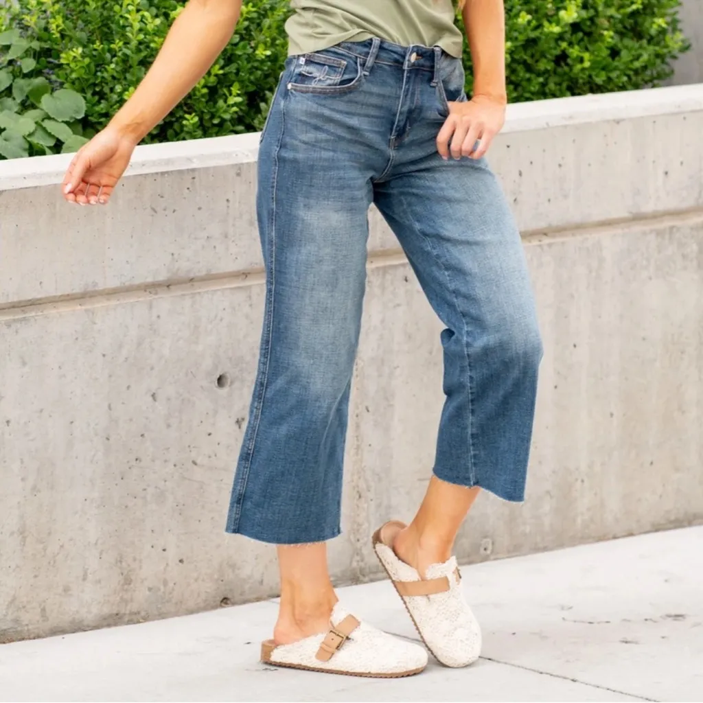 NWT Judy Blue Wide Leg Crop Raw Hem Medium Wash Jeans 3/26 - Image 4