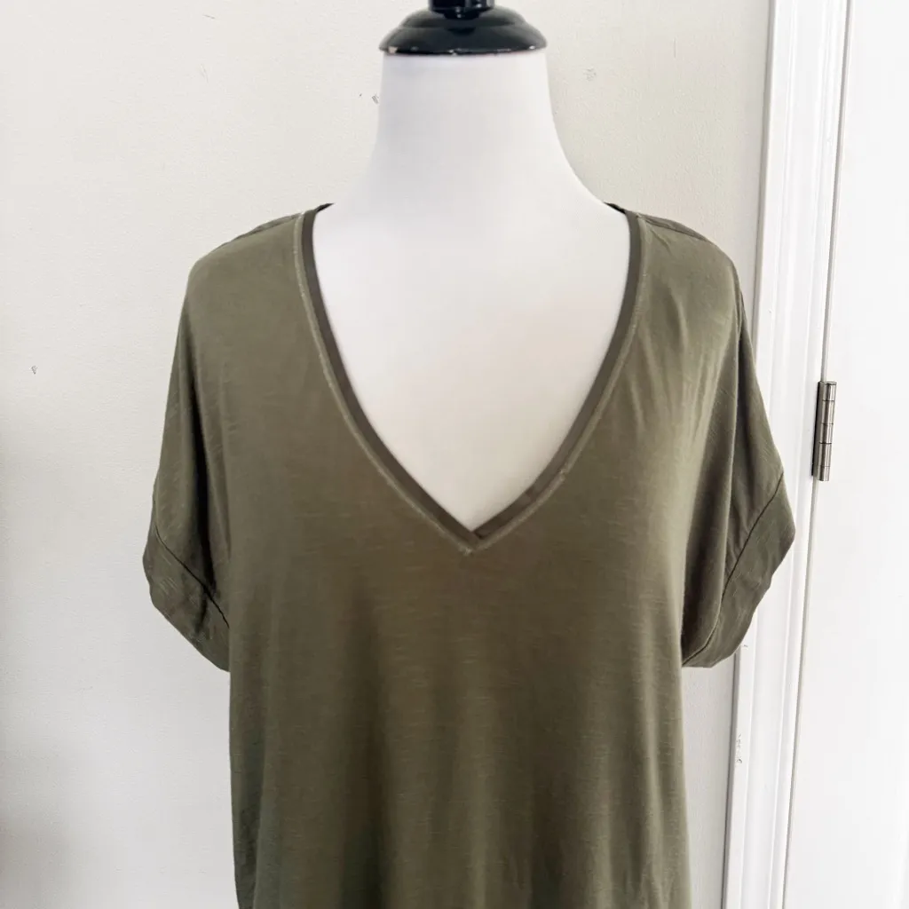 White House Black Market V-Neck Top size Large - Image 2