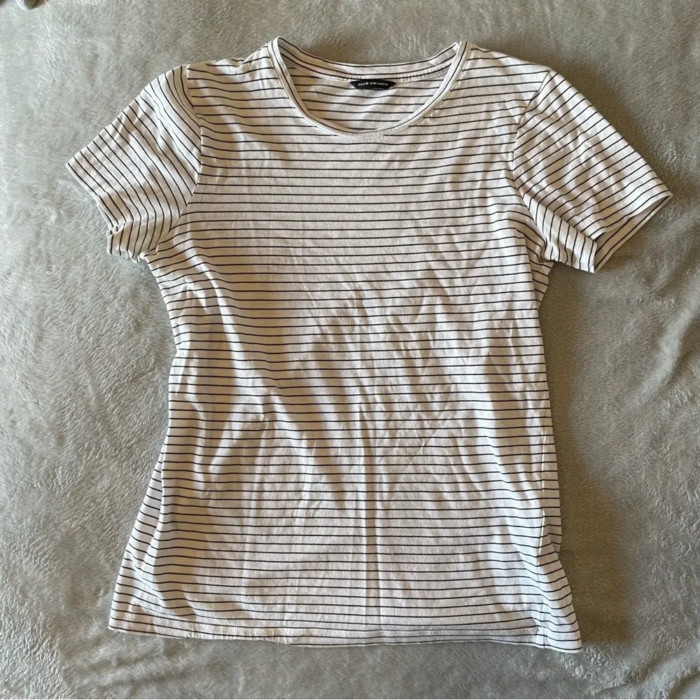 Club Monaco Elevated Basic Neutral Striped Stretch Knot T-Shirt Small - Image 8