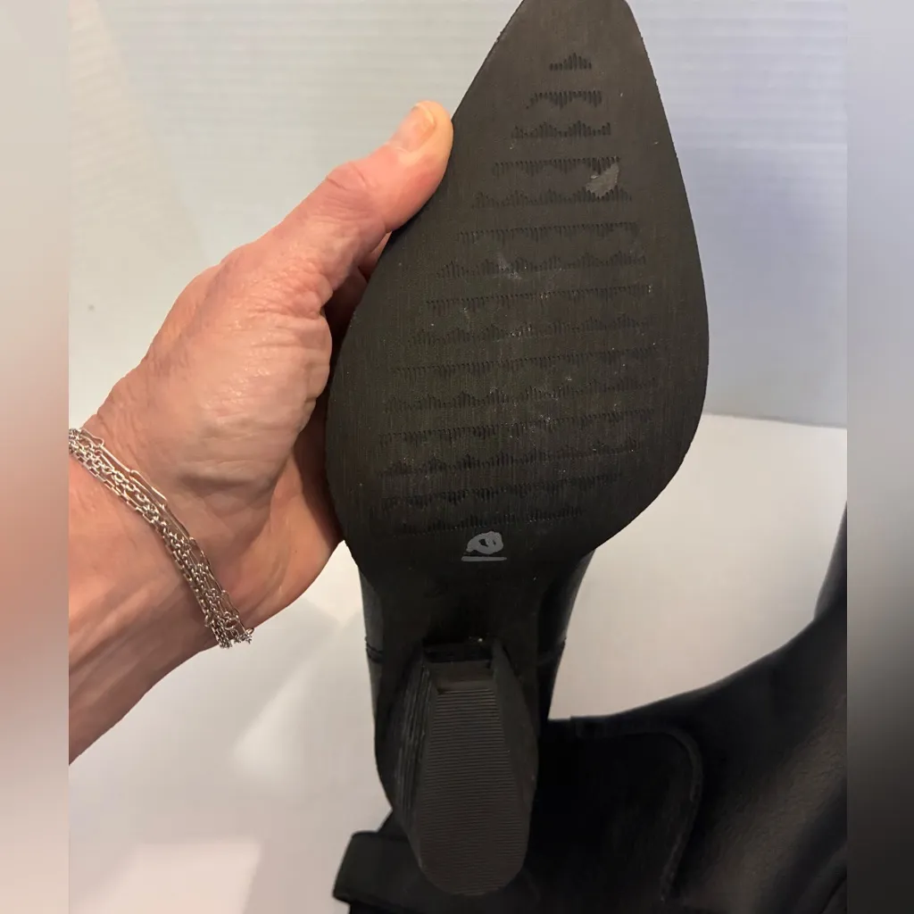 NWOT Zodiac Black Leather Ankle Booties - Image 7