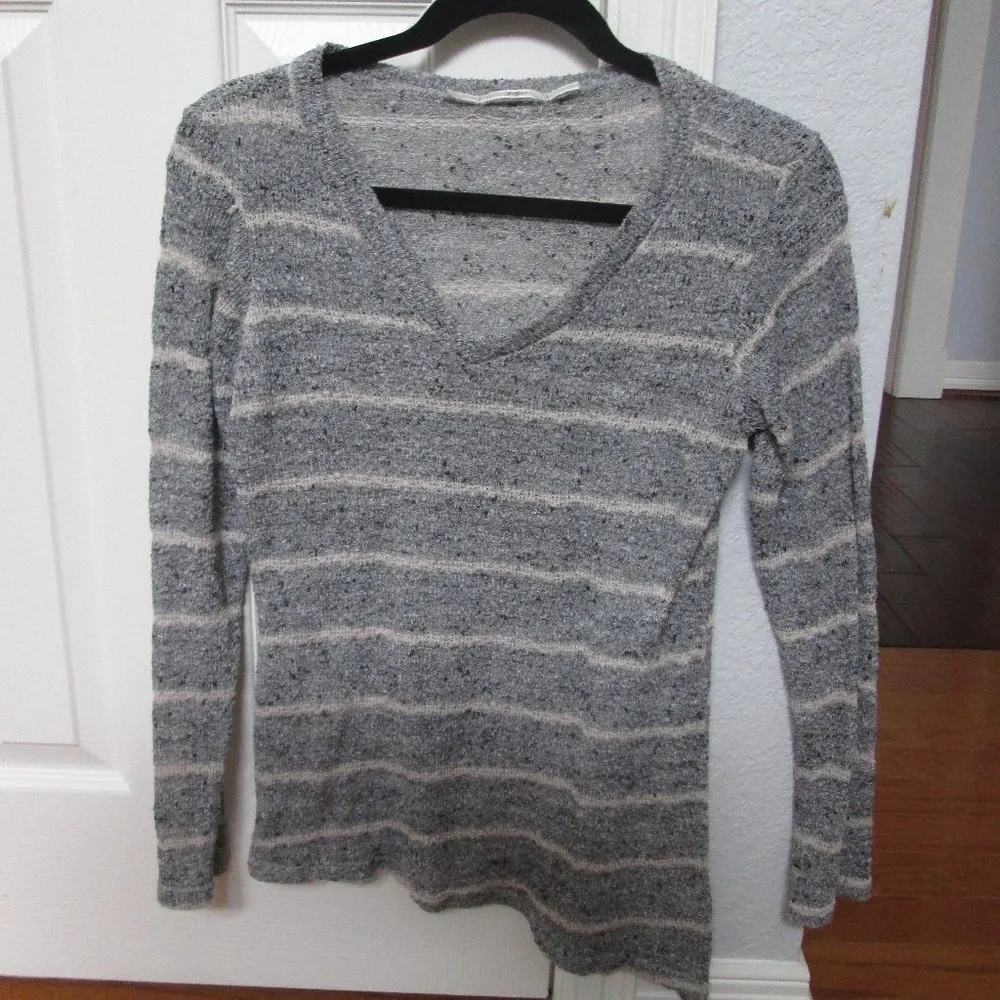 Gibson v-neck angled hem sweater - Sz Sm - Image 9
