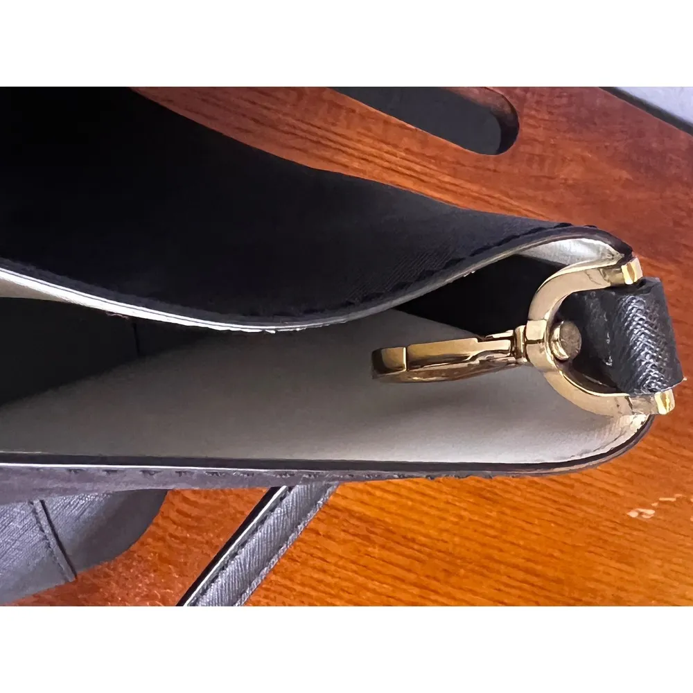 Michael Kors Greenwich Large Saffiano Leather Grab Bag Black EUC Crossbody Urban - Image 13