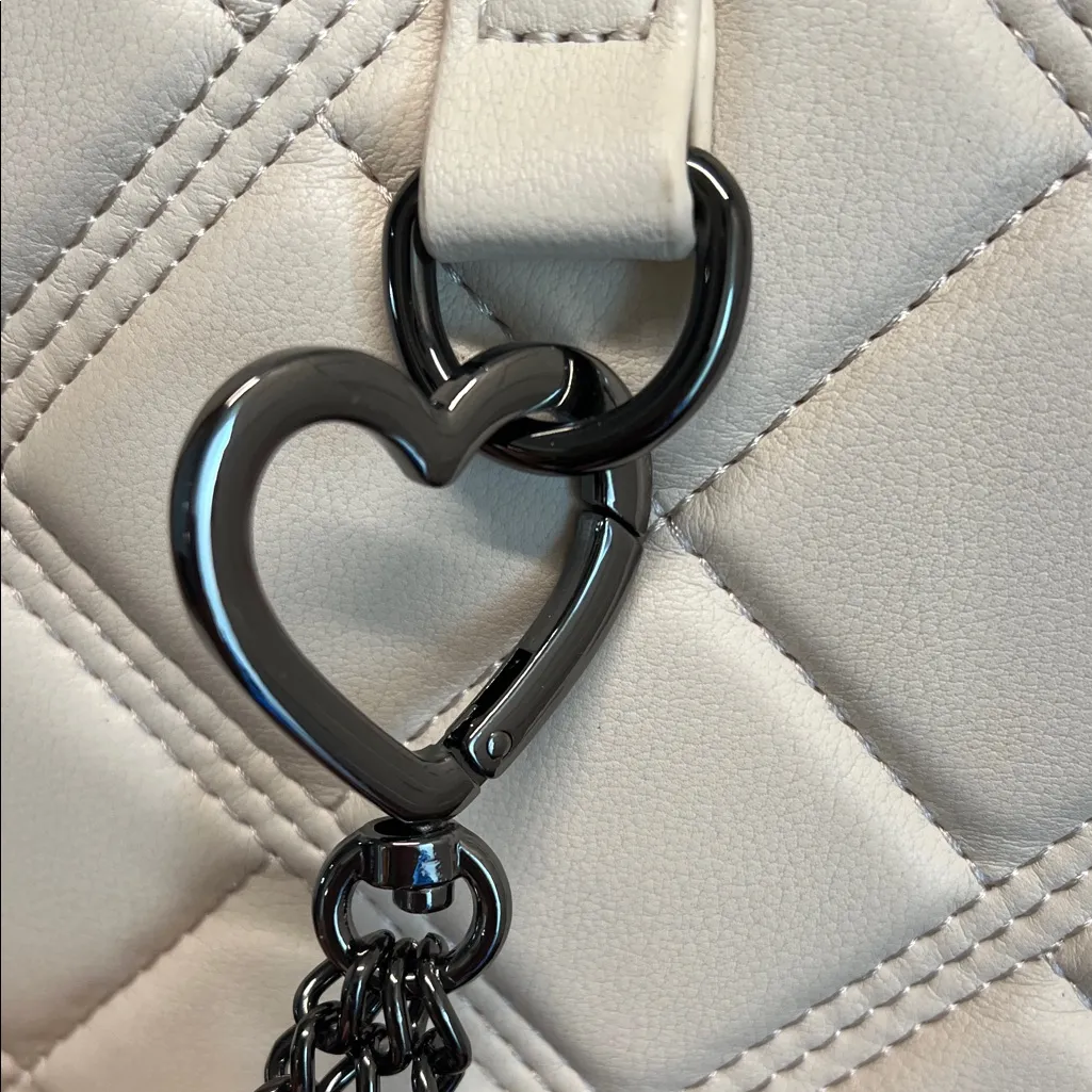 Betsey Johnson | Ivory Quilted Bag w/ Crossbody Strap & Iconic Bag Charm - Image 4