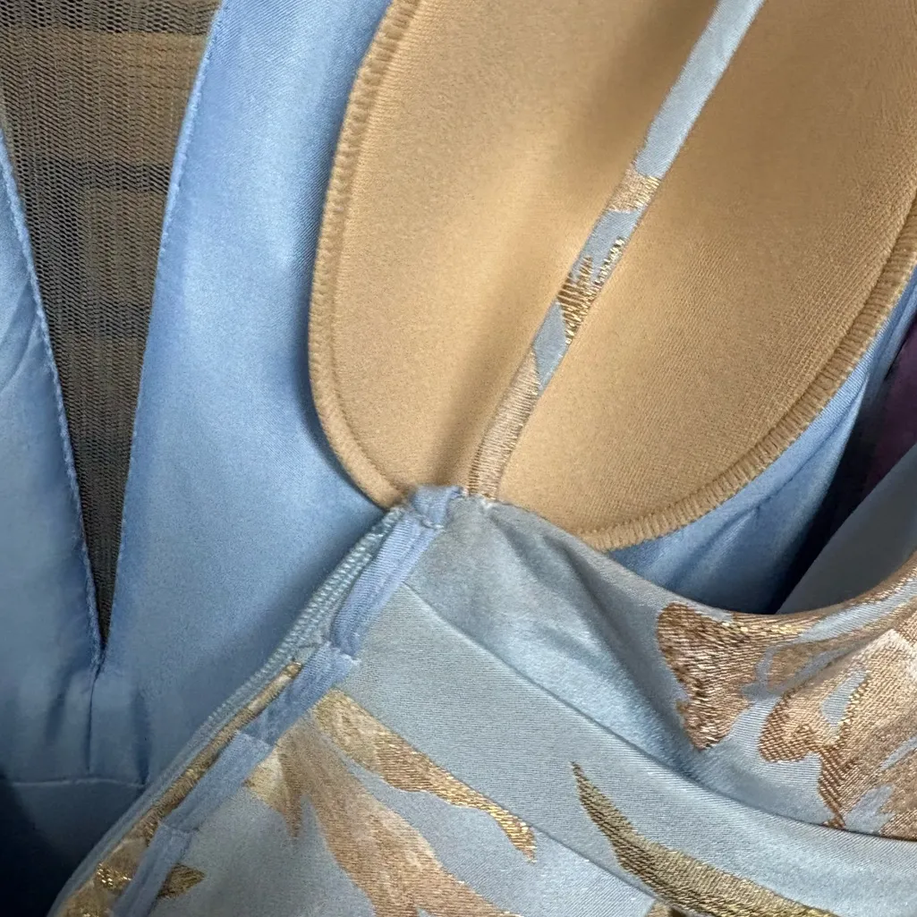 Blush Prom‎ Clarisse Deep V-neck Brocade A-line Formal Dress
Size 4 - Image 6