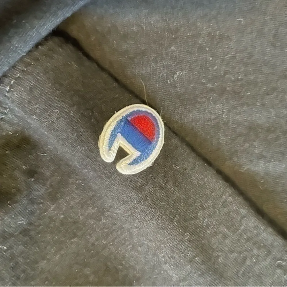 Black Champion Long sleeve size medium - Image 2