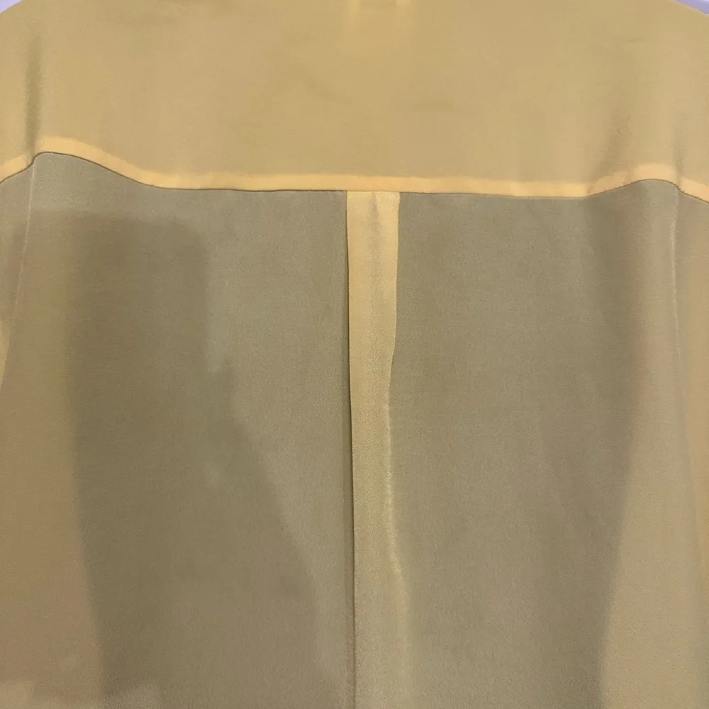 Anne Klein 3/4 sleeve zip up top Yellow Top Gold Zipper /logo size large. - Image 9