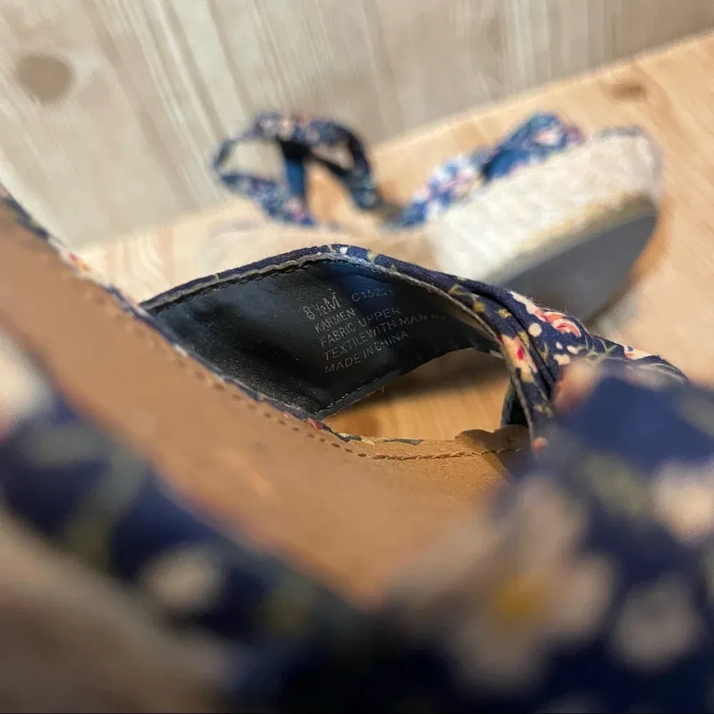 Mia Karmen 8.5 floral wedge sandal - Image 4