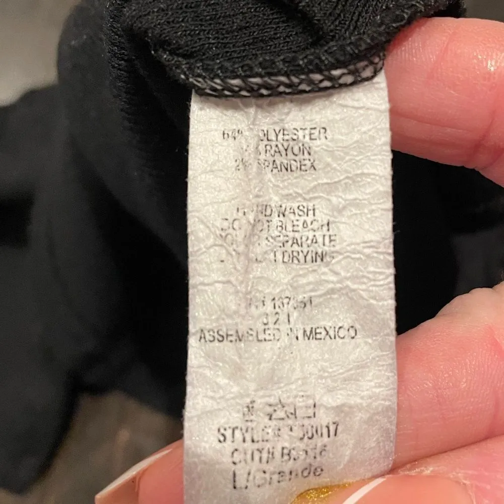 Live in the Moment BLACK RIBBED OFF THE SHOULDER BUTTON FRONT CROPPED TOP IN SIZE LARGE - Image 11