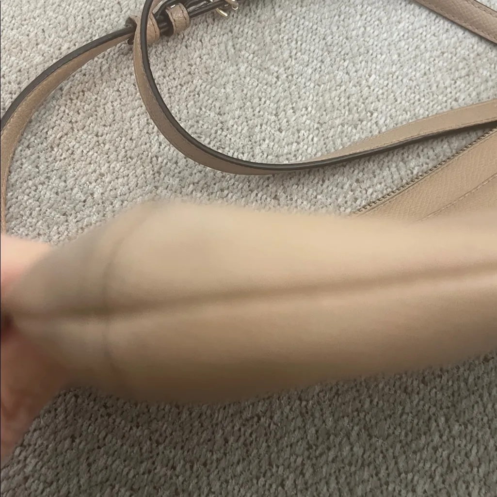 Coach Beige Leather Crossbody Bag east west bag F52881 - Image 4