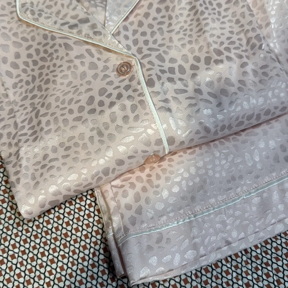 BCBG Max Azria Pajama Set animal print pink Large - Image 4