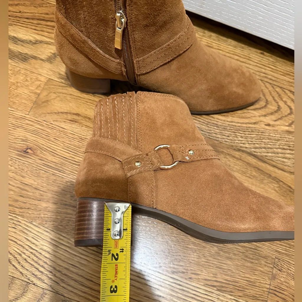 Essex Lane Women's Tan boots size 7.5w - Image 6