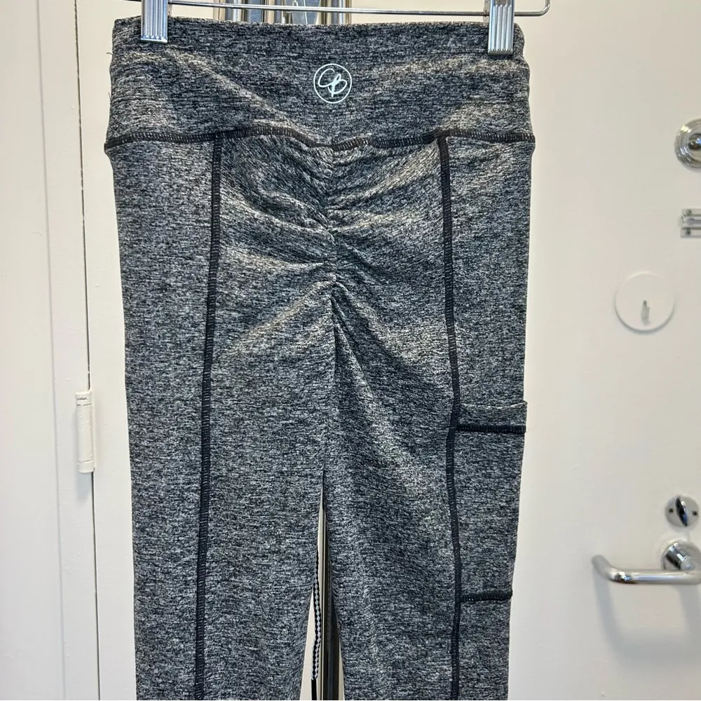 Celestial Bodiez Legging in Marled Gray with Side Pocket - Image 4