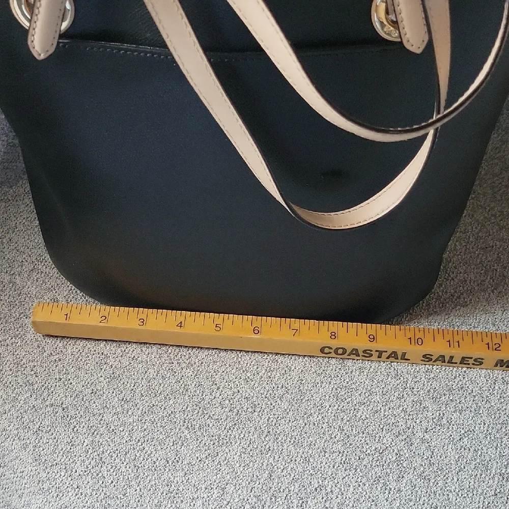 Michael Kors Black and Tan Leather Tote Elegant Design - Image 6