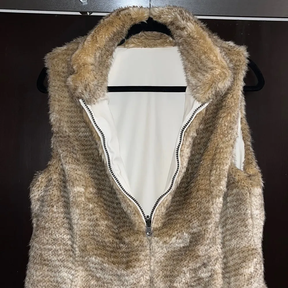 FUDA Reversible Faux Fur / Cream Vest Size M Tan Size M - Image 3