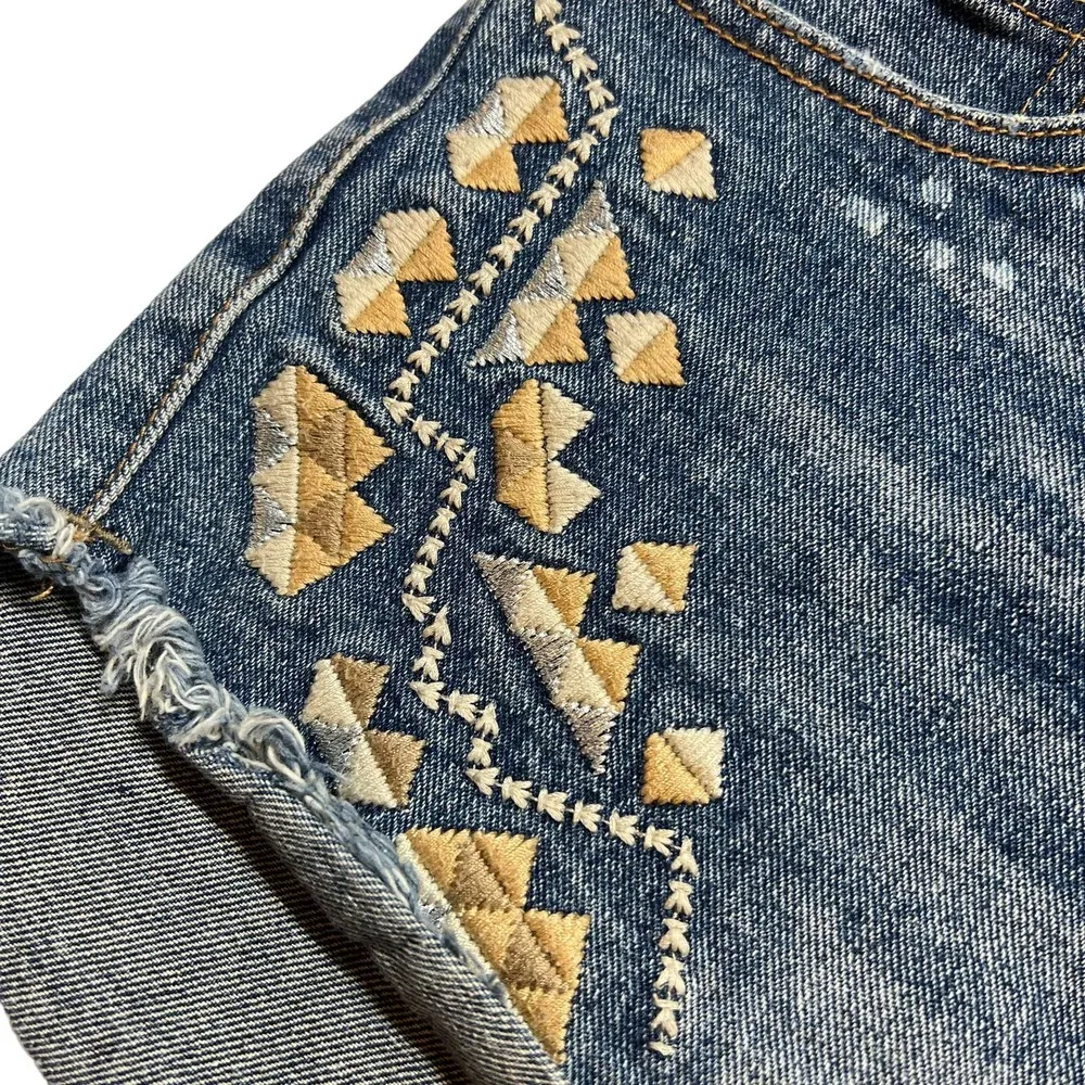 Free People Blue Denim Embroidered Detail Cutoff Shorts Size 27 - Image 3
