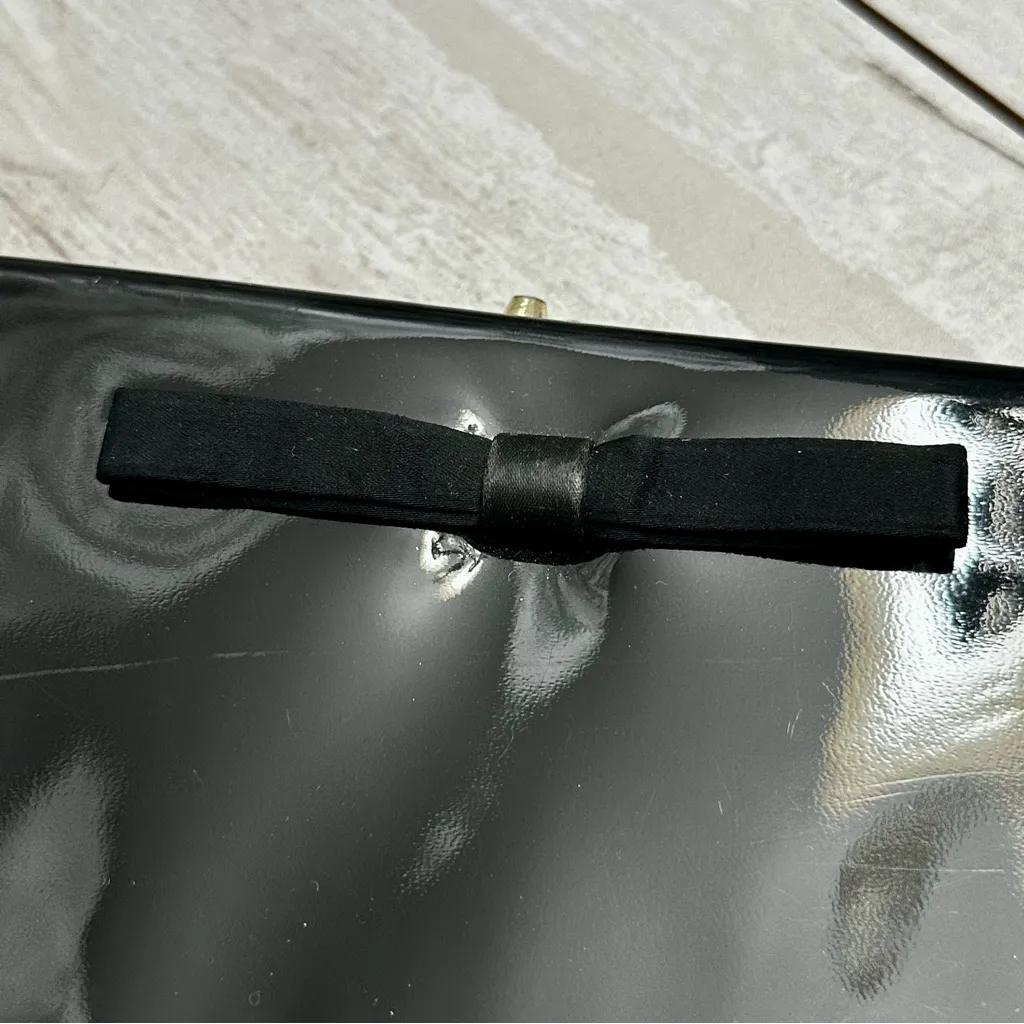 1960s Patent Leather Slim Black Clutch With Bow Detail Kiss - Image 13